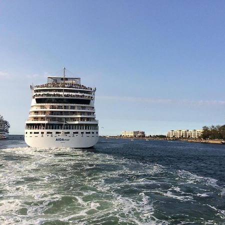 Ferienhaus Am Yachthafen, Moewe Διαμέρισμα Ρόστοκ Εξωτερικό φωτογραφία